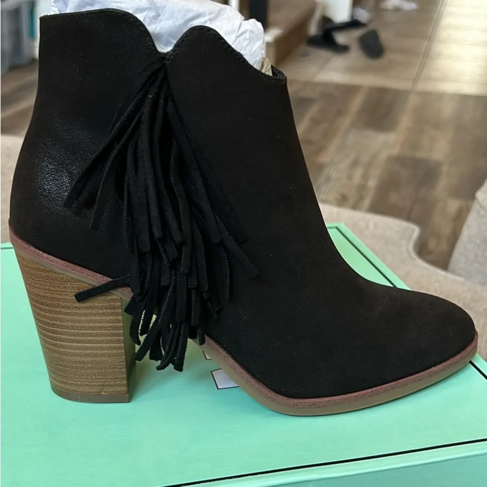 NIB women’s 7.5 - Picture 1 of 4